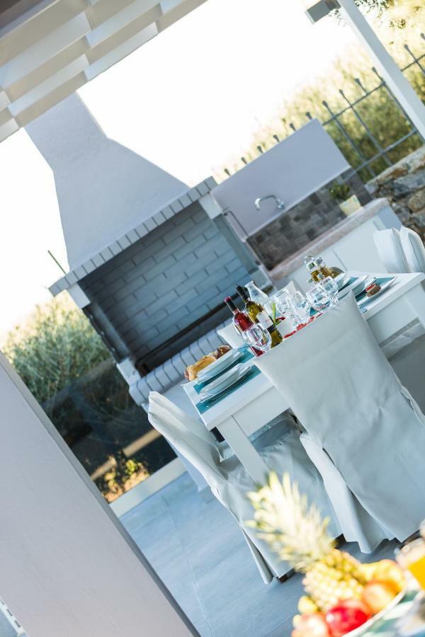 Evangelos Villas, Lavish Touch, By Thinkvilla Angeliana  Luaran gambar